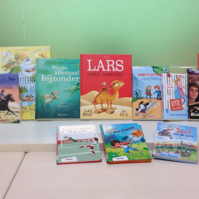 Nieuwe boeken voor de schoolbibliotheek! Dit garandeert weer uren (voor)leesplezier 📚 Met dank aan ReadShop Leens 👌