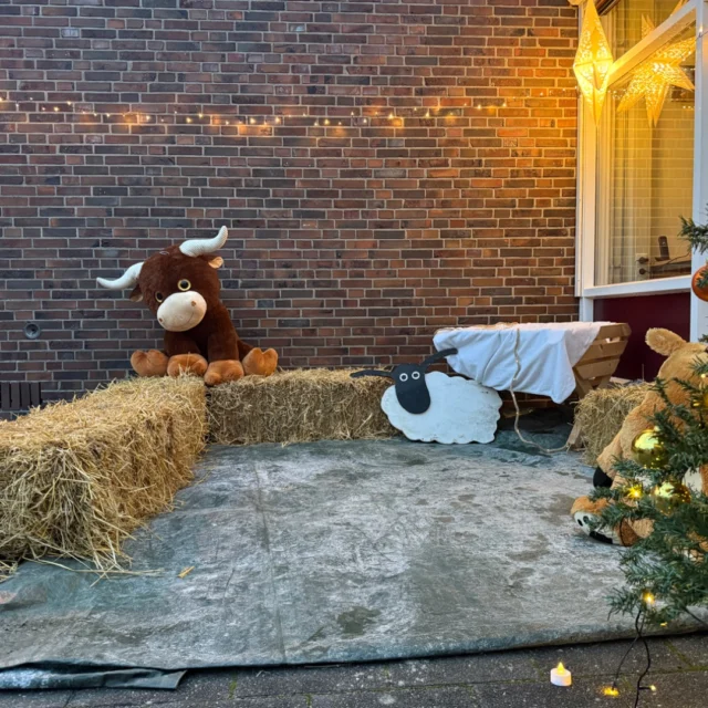 De voorbereidingen voor de lichtjestocht zijn in volle gang, de eerste spelers kleden zich nu om. Van harte welkom!